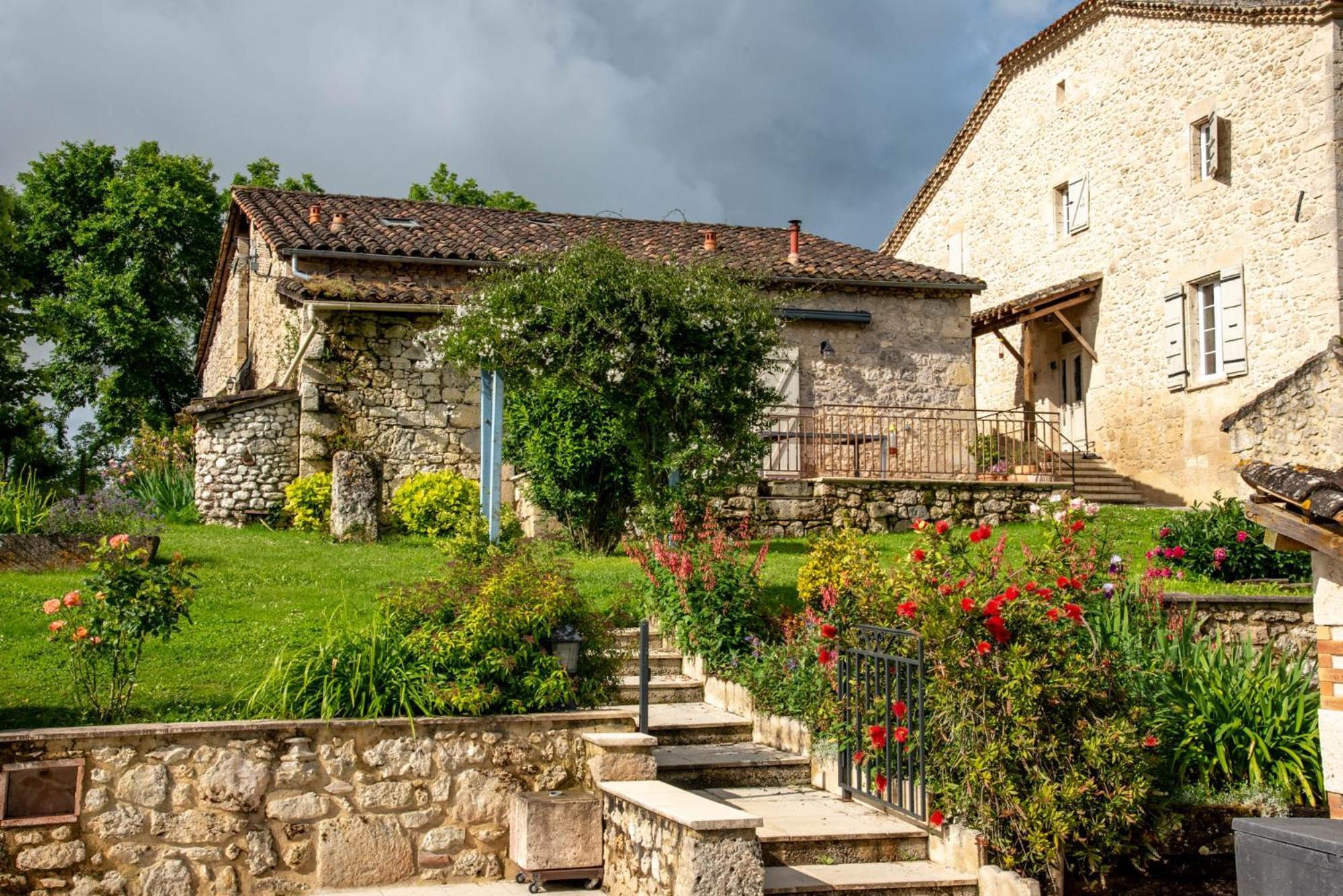 La Maison De Yuka Plieux Exterior photo
